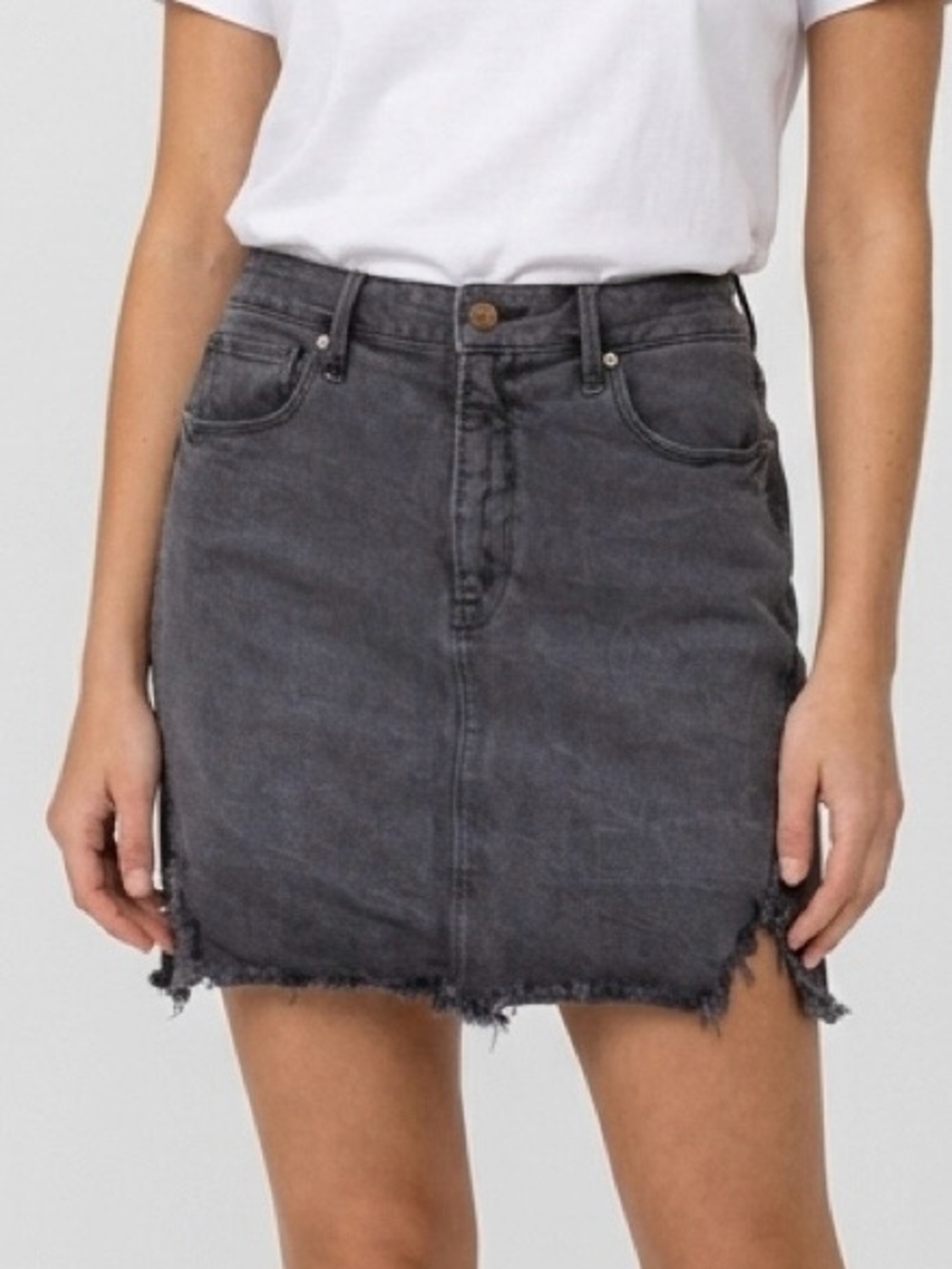 Good American Good 90s High Rise Denim Mini Skirt Black Raw Hem Size 15/33
